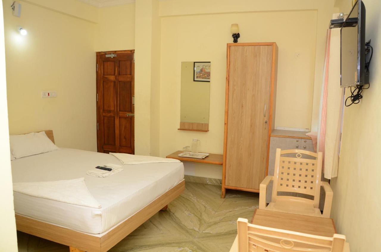 Hari Iyer Residency Hotel Tiruchchendur Exterior photo