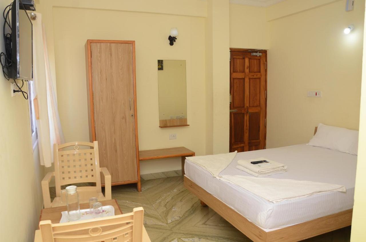 Hari Iyer Residency Hotel Tiruchchendur Exterior photo