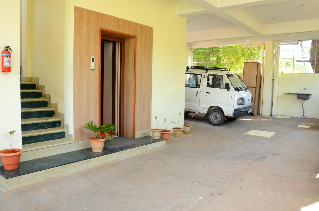 Hari Iyer Residency Hotel Tiruchchendur Exterior photo