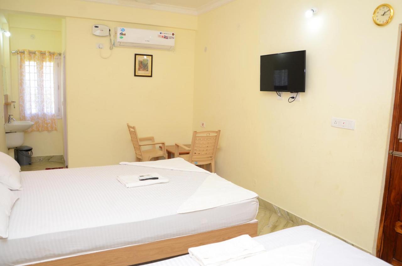 Hari Iyer Residency Hotel Tiruchchendur Exterior photo